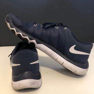 Men’s size 11 Nike shoes in navy